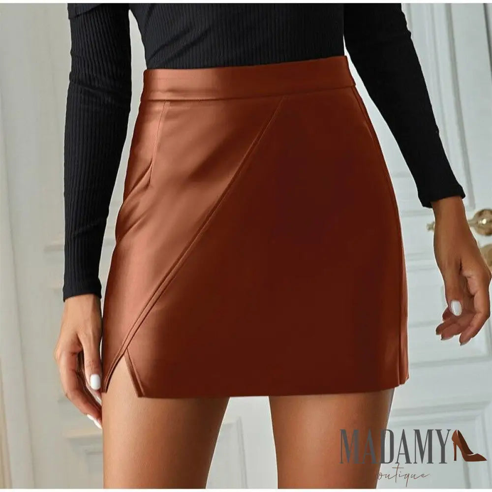 Saia de Couro Luvic - LUV Mulher - LF111 - Saia de Couro Luvic - Marrom - P -