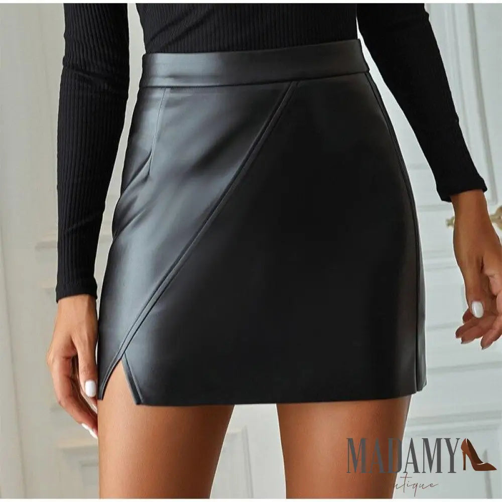 Saia de Couro Luvic - LUV Mulher - LF111 - Saia de Couro Luvic - Preto - P -